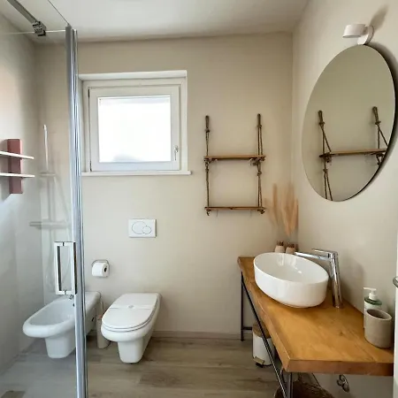 Ama Homes - Garden Lakeview Apartment